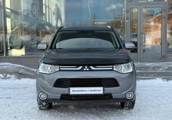 Подержанный автомобиль Mitsubishi Outlander 2012 года (2 фото)