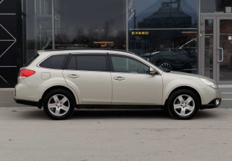 Подержанный автомобиль Subaru Outback Wagon 2010 года (4 фото)
