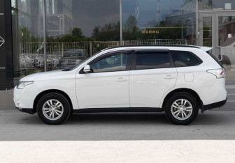 Подержанный автомобиль Mitsubishi Outlander 2013 года (8 фото)