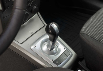 Подержанный автомобиль Opel Astra Hatchback 2006 года (15 фото)