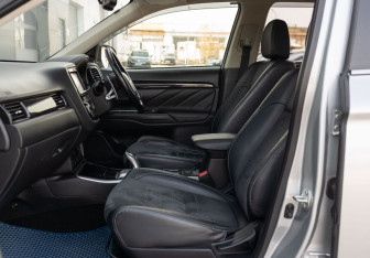 Подержанный автомобиль Mitsubishi Outlander 2017 года (20 фото)