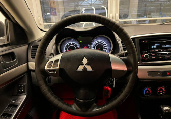 Подержанный автомобиль Mitsubishi Lancer Sedan 2013 года (11 фото)