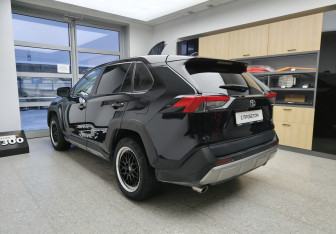 Подержанный автомобиль Toyota RAV4 2022 года (6 фото)