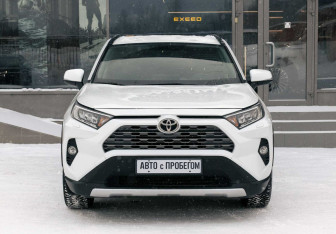 Подержанный автомобиль Toyota RAV4 2020 года (2 фото)