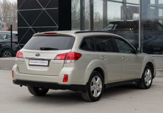 Подержанный автомобиль Subaru Outback Wagon 2010 года (5 фото)