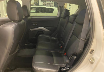 Подержанный автомобиль Mitsubishi Outlander 2011 года (12 фото)