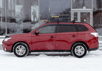 Подержанный автомобиль Mitsubishi Outlander 2013 года (8 фото)