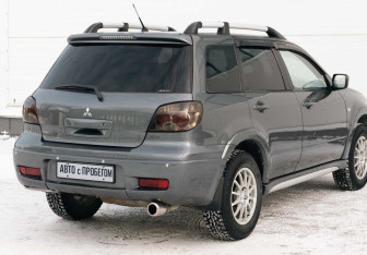 Подержанный автомобиль Mitsubishi Outlander 2007 года (5 фото)