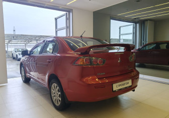 Подержанный автомобиль Mitsubishi Lancer Sedan 2012 года (6 фото)