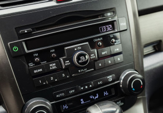 Подержанный автомобиль Honda CR-V 2011 года (14 фото)