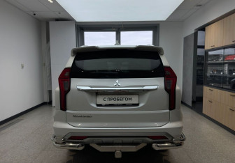 Подержанный автомобиль Mitsubishi Pajero Sport 2022 года (5 фото)