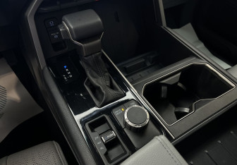 Подержанный автомобиль Toyota Tundra 2021 года (15 фото)