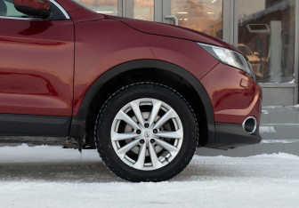 Подержанный автомобиль Nissan Qashqai 2014 года (9 фото)