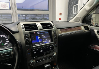 Подержанный автомобиль Lexus GX 2015 года (10 фото)