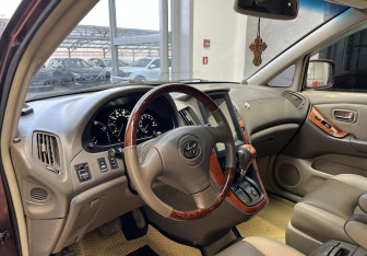 Подержанный автомобиль Lexus RX 2001 года (7 фото)