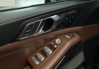 Подержанный автомобиль BMW X7 2019 года (18 фото)