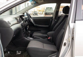 Подержанный автомобиль Toyota Corolla Hatchback 2003 года (19 фото)