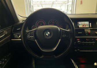 Подержанный автомобиль BMW X3 2016 года (10 фото)