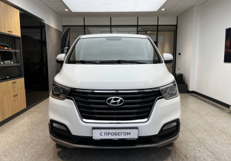 Подержанный автомобиль Hyundai H-1 2021 года (3 фото)
