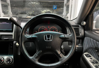 Подержанный автомобиль Honda CR-V 2002 года (9 фото)