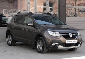 Подержанный автомобиль Renault Sandero 2021 года (5 фото)