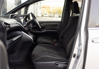 Подержанный автомобиль Toyota Esquire 2019 года (22 фото)