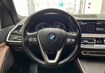 Подержанный автомобиль BMW X5 2019 года (11 фото)
