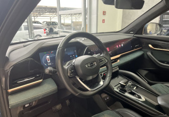 Подержанный автомобиль Geely Monjaro 2023 года (11 фото)