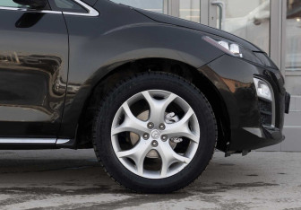 Подержанный автомобиль Mazda CX-7 2011 года (9 фото)