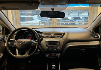 Подержанный автомобиль Kia Rio Sedan 2012 года (10 фото)