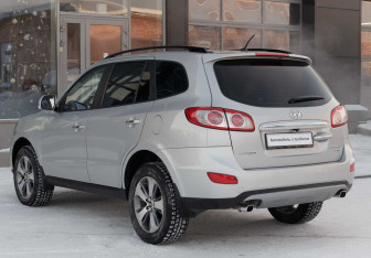 Подержанный автомобиль Hyundai Santa Fe 2011 года (7 фото)