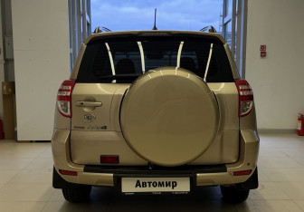 Подержанный автомобиль Toyota RAV4 2009 года (5 фото)
