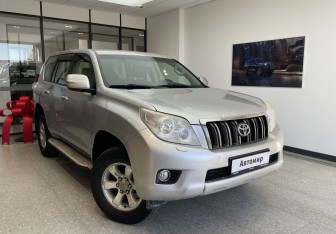Подержанный автомобиль Toyota Land Cruiser Prado 2011 года (3 фото)