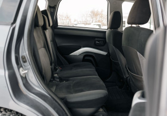 Подержанный автомобиль Mitsubishi Outlander 2007 года (17 фото)