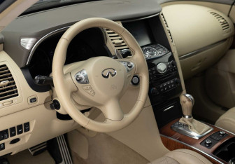 Подержанный автомобиль Infiniti FX 2012 года (11 фото)