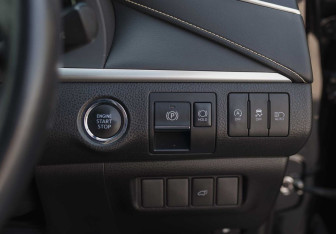Подержанный автомобиль Toyota Harrier 2019 года (18 фото)