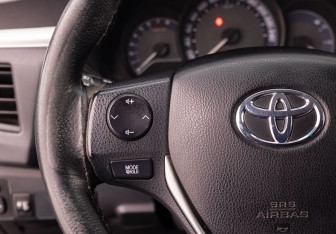 Подержанный автомобиль Toyota Corolla Sedan 2013 года (12 фото)