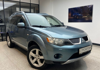 Подержанный автомобиль Mitsubishi Outlander 2008 года (4 фото)