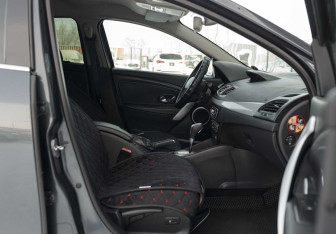 Подержанный автомобиль Renault Fluence 2010 года (18 фото)