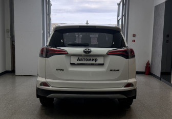 Подержанный автомобиль Toyota RAV4 2019 года (3 фото)
