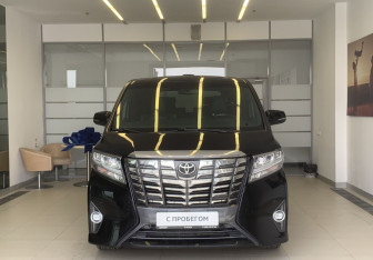 Подержанный автомобиль Toyota Alphard 2017 года (2 фото)