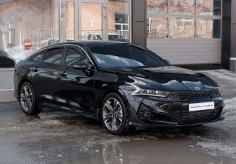 Подержанный автомобиль Kia K5 2021 года (3 фото)