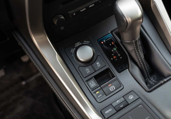 Подержанный автомобиль Lexus NX 2014 года (18 фото)