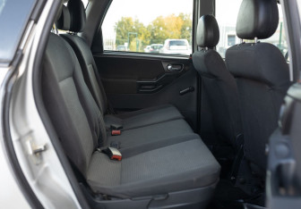 Подержанный автомобиль Opel Meriva 2008 года (19 фото)