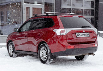 Подержанный автомобиль Mitsubishi Outlander 2013 года (7 фото)
