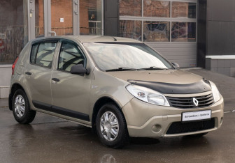 Подержанный автомобиль Renault Sandero 2011 года (3 фото)