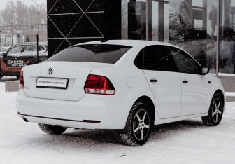 Подержанный автомобиль Volkswagen Polo Sedan 2017 года (5 фото)