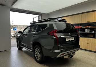 Подержанный автомобиль Mitsubishi Pajero Sport 2021 года (6 фото)