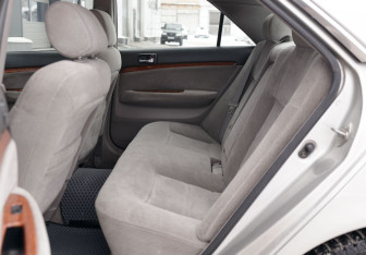 Подержанный автомобиль Toyota Mark II Sedan 2002 года (18 фото)