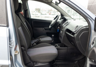 Подержанный автомобиль Ford Fusion 2007 года (17 фото)